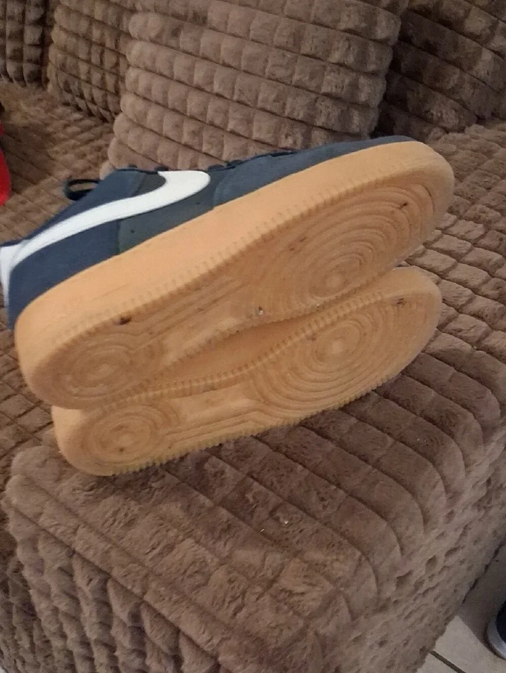 Nike Men's Low-Top Sneakers in Navy with White Swoosh and Gum Sole